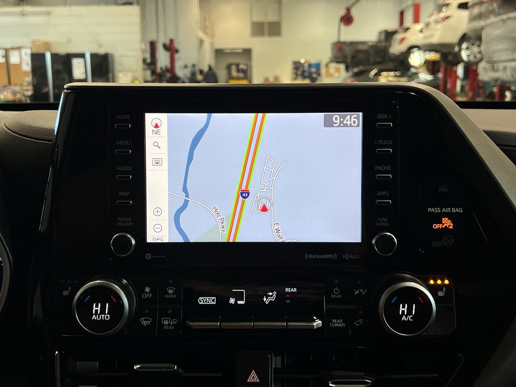 Used 2020 Toyota Highlander XLE image 23