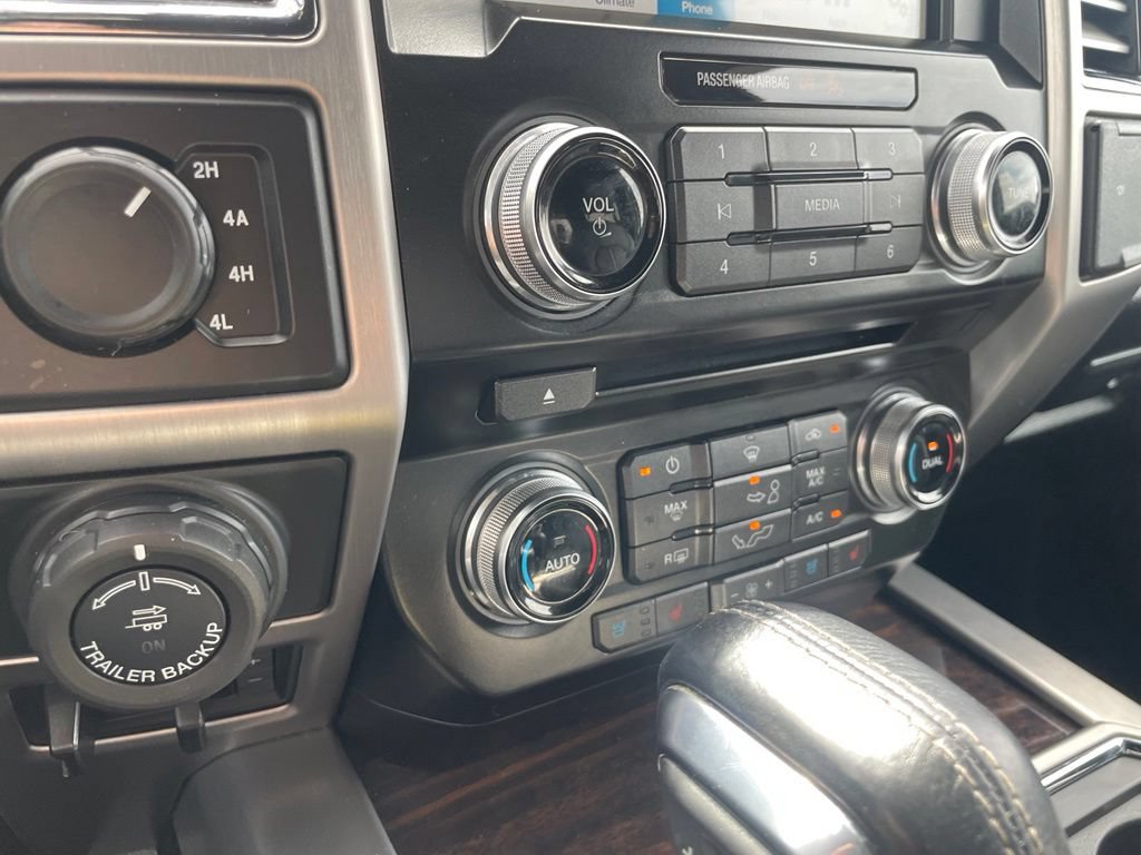 Used 2016 Ford F150 Platinum w/ Equipment Group 701A Luxury AWD/4WD image 19