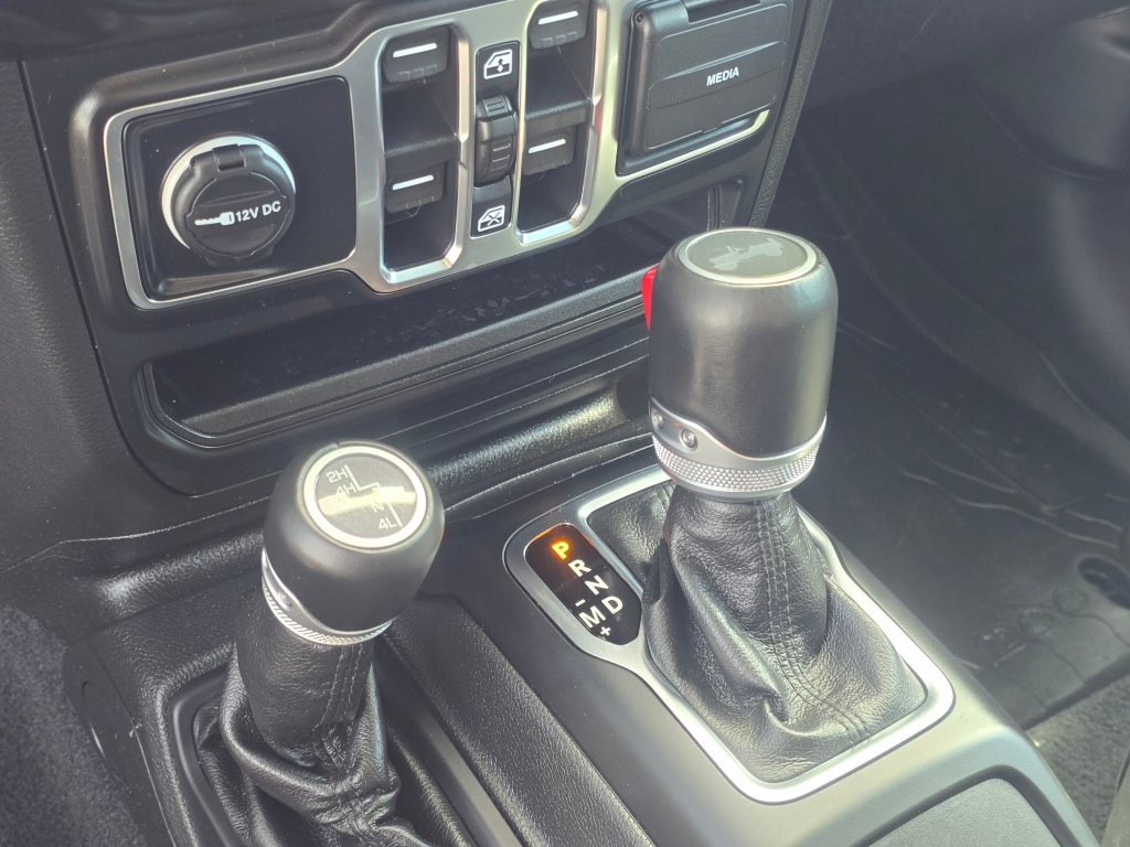 Used 2022 Jeep Wrangler Unlimited Sahara AWD/4WD image 18