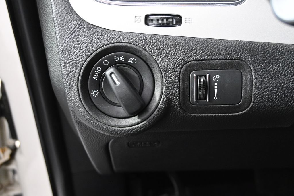 Used 2020 Dodge Journey SE w/ Blacktop Package FWD image 21