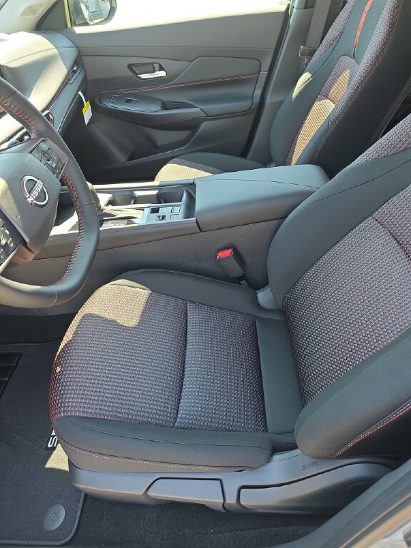 New 2026 Nissan Sentra SR w/ Floor Mat Package FWD image 5