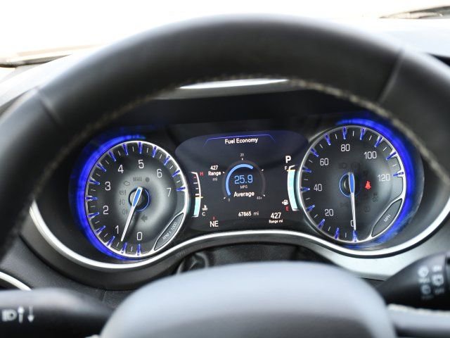 Used 2024 Chrysler Pacifica Touring-L image 23