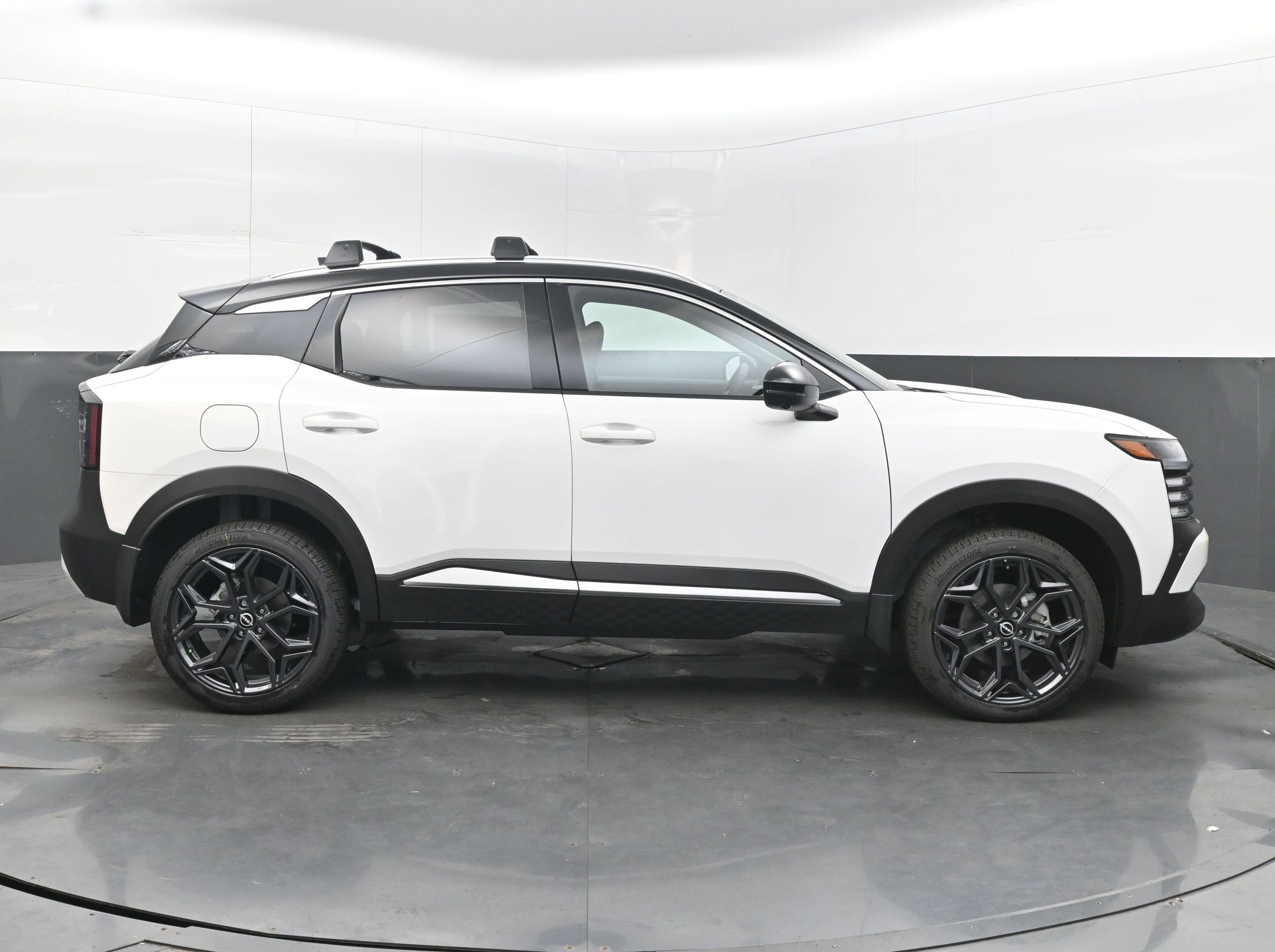 New 2026 Nissan Kicks SR image 8