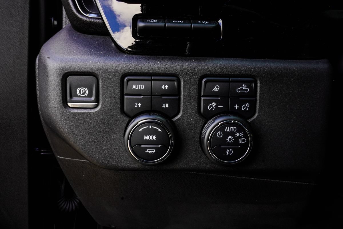 Used 2024 Chevrolet Silverado 1500 ZR2 w/ Technology Package AWD/4WD image 31