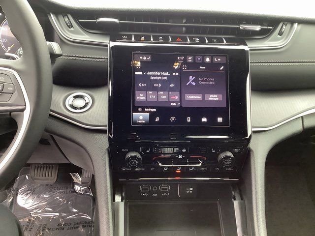 New 2025 Jeep Grand Cherokee Altitude image 17