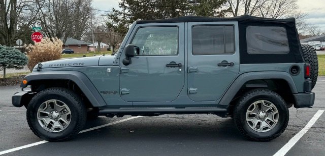 Used 2015 Jeep Wrangler Unlimited Rubicon w/ Connectivity Group image 18
