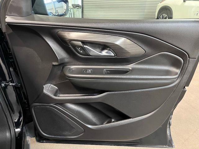 Used 2024 GMC Terrain SLT image 11