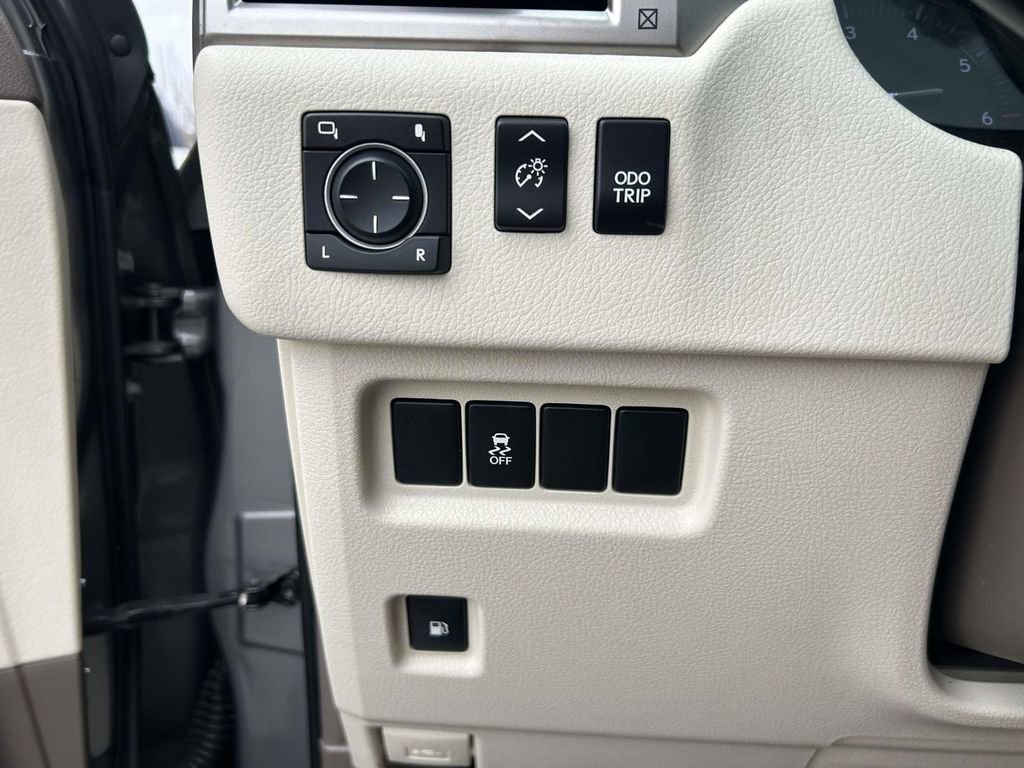 Used 2012 Lexus GX 460 w/ Comfort Plus Pkg image 21