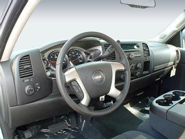 Used 2008 GMC Sierra 2500 SLT w/ Z71 Off-Road Package AWD/4WD image 4