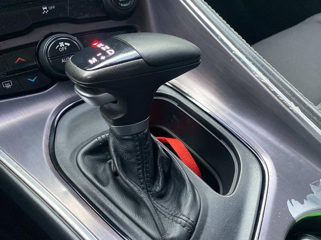 Used 2015 Dodge Challenger SXT image 23