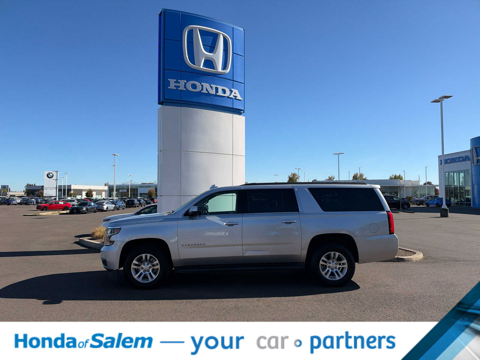 Used 2018 Chevrolet Suburban LT AWD/4WD image 3