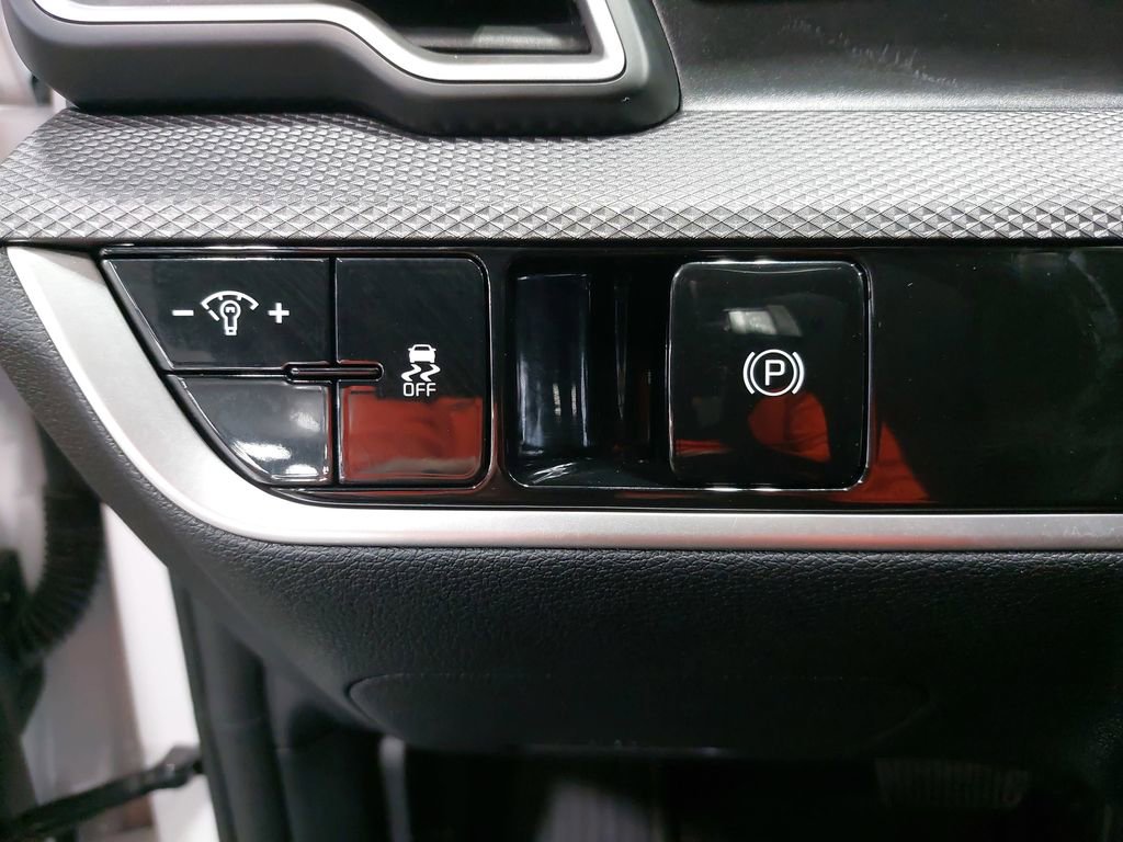 Used 2025 Kia Sportage LX image 25