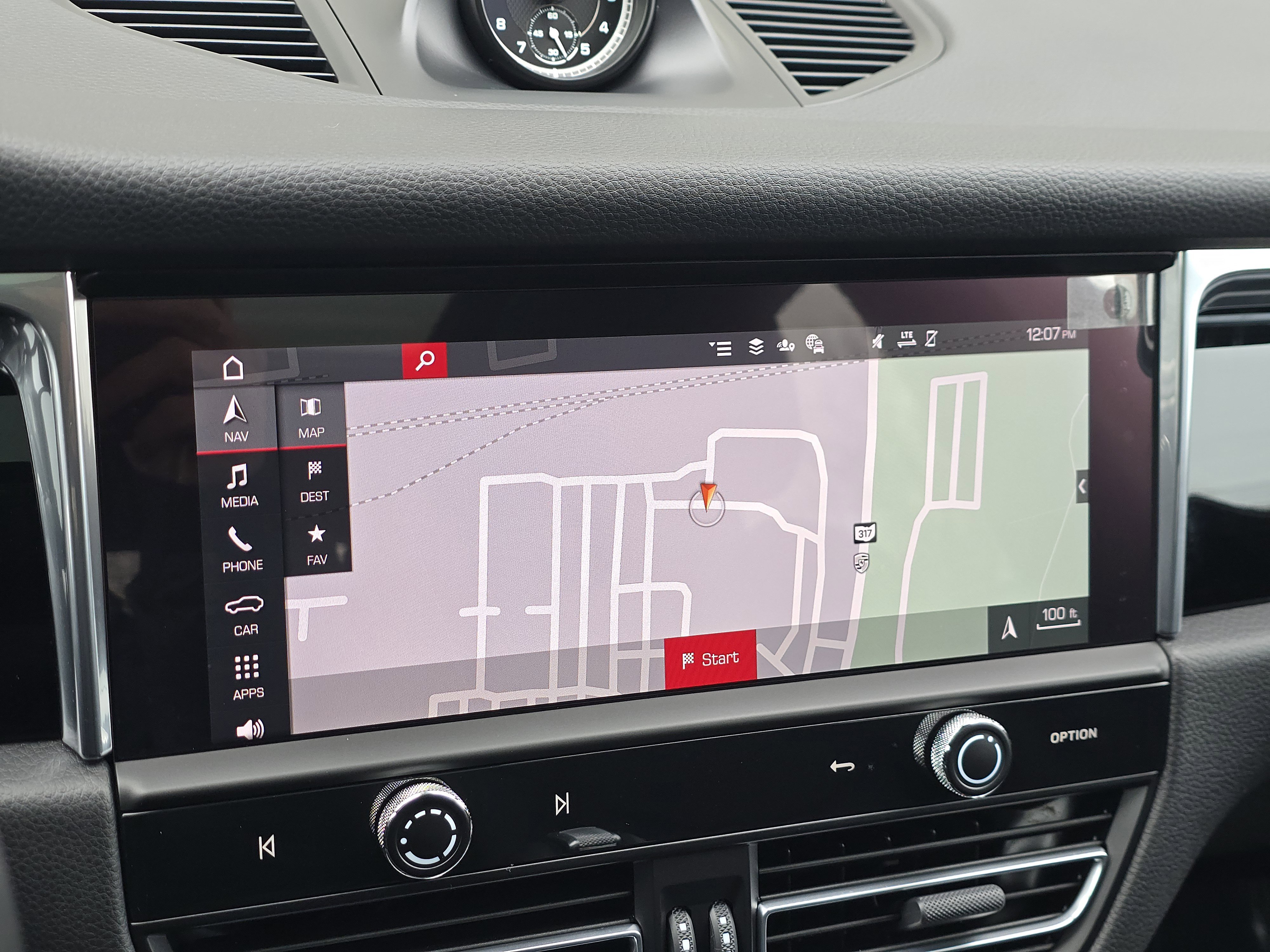 Certified 2025 Porsche Macan AWD/4WD image 21