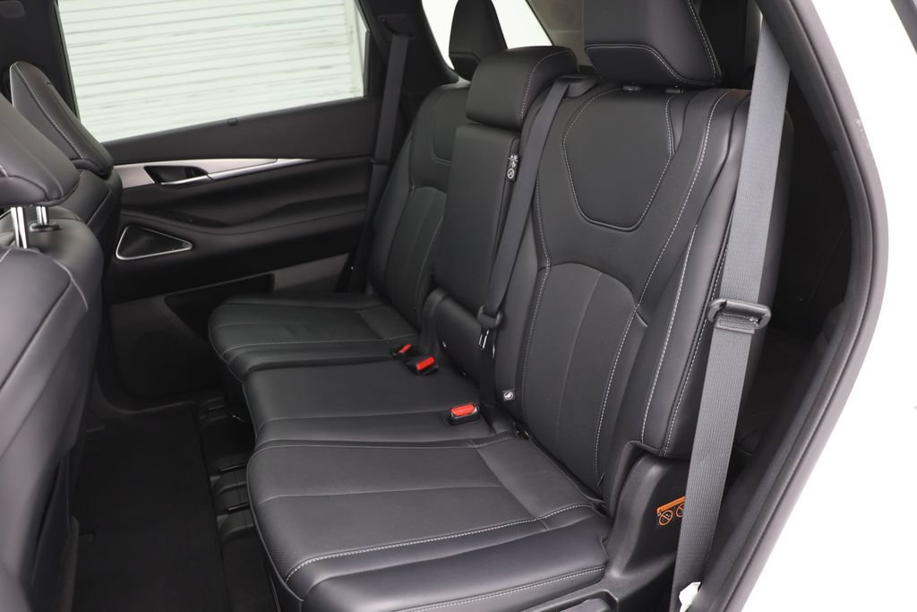 Used 2023 INFINITI QX60 Luxe w/ Performance Audio Package AWD/4WD image 11