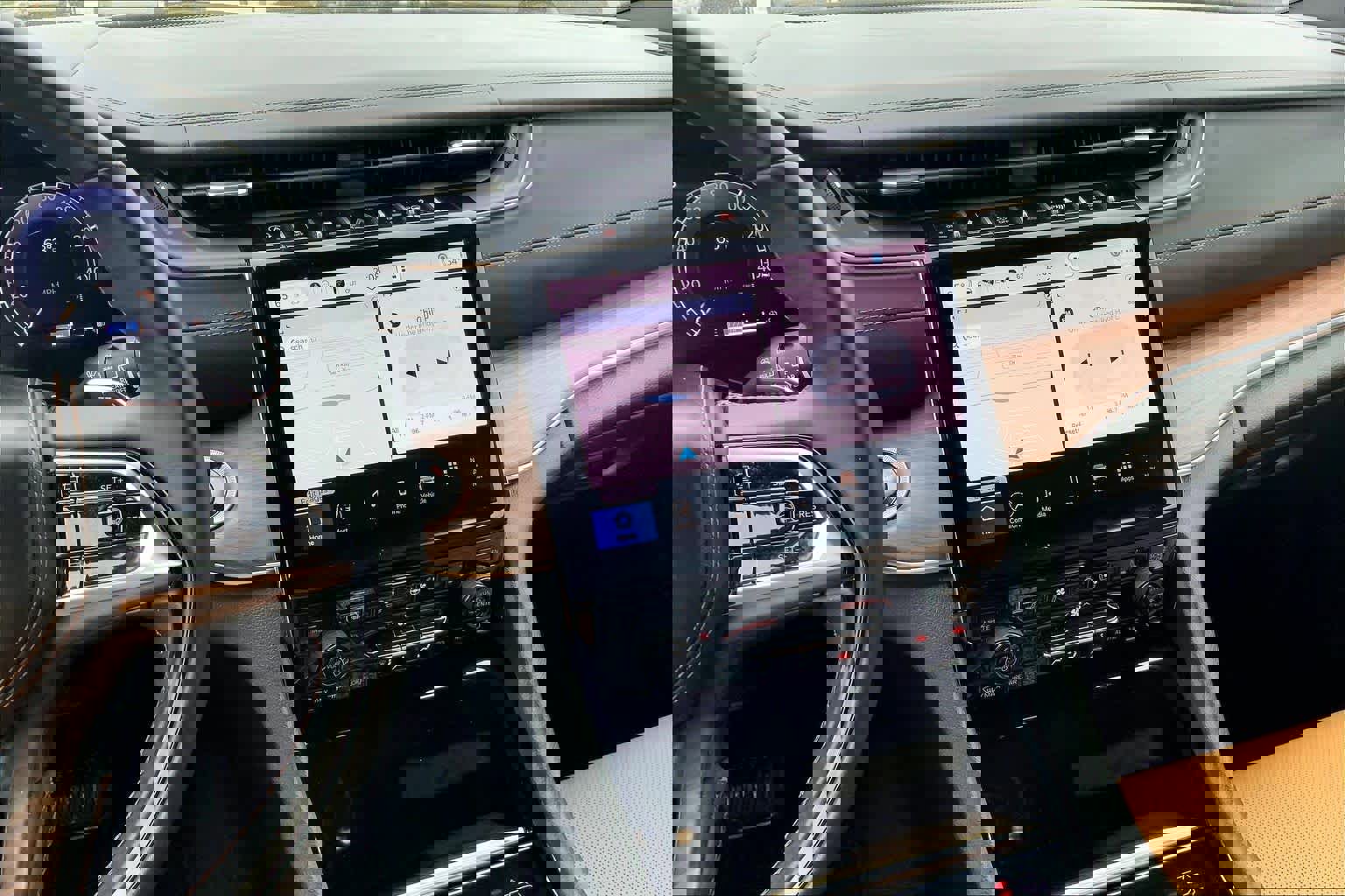 Used 2024 Jeep Grand Cherokee L Summit w/ High Altitude Package image 7