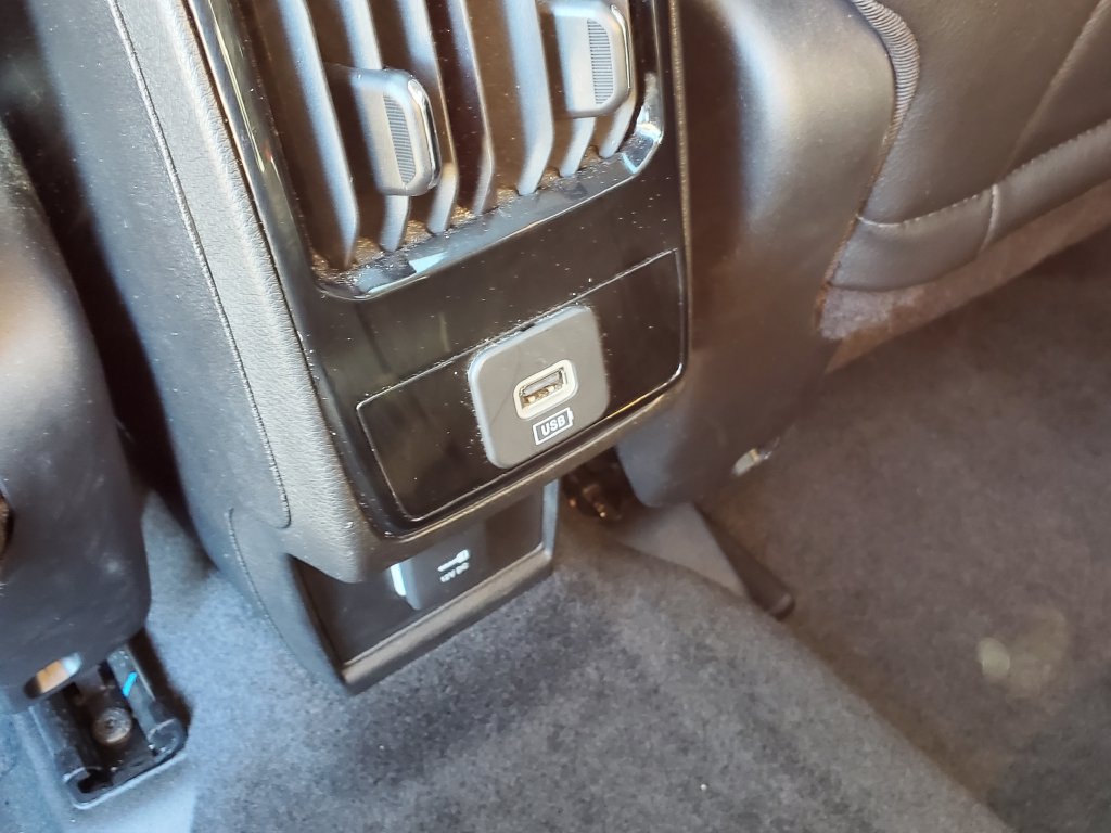 Used 2022 Jeep Compass Latitude w/ Sun and Sound Group AWD/4WD image 9