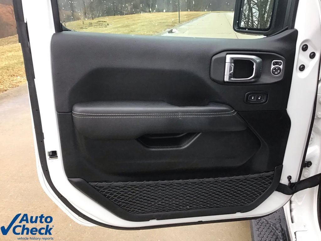 Used 2023 Jeep Wrangler Sahara w/ Cold Weather Group image 21