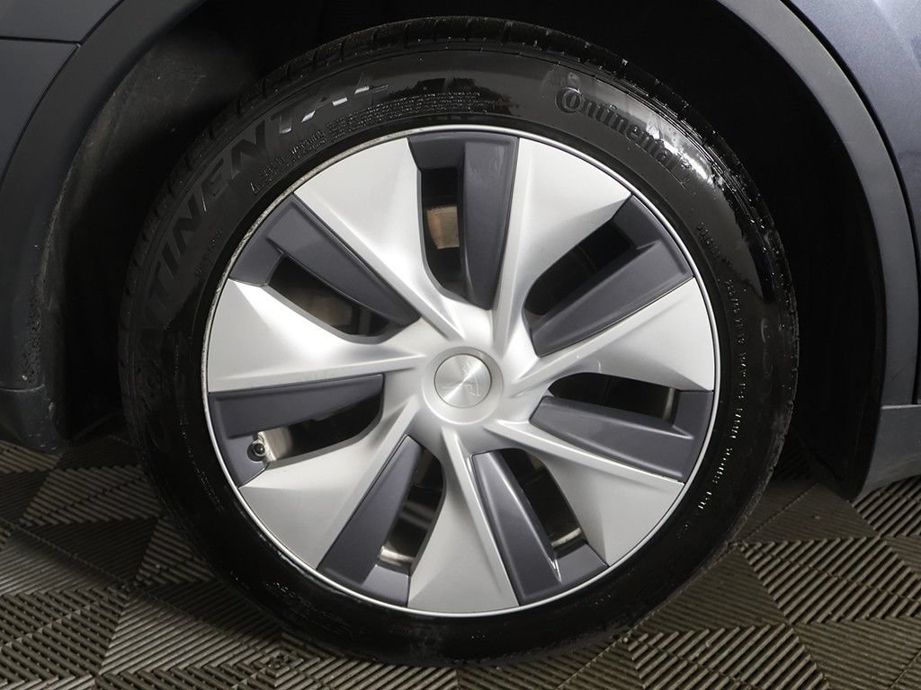 Used 2024 Tesla Model Y Long Range AWD/4WD image 24
