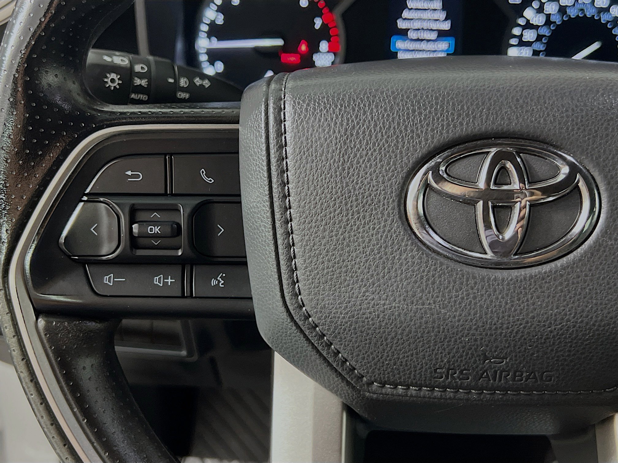 Used 2025 Toyota Tundra SR5 w/ SR5 Convenience Package AWD/4WD image 19