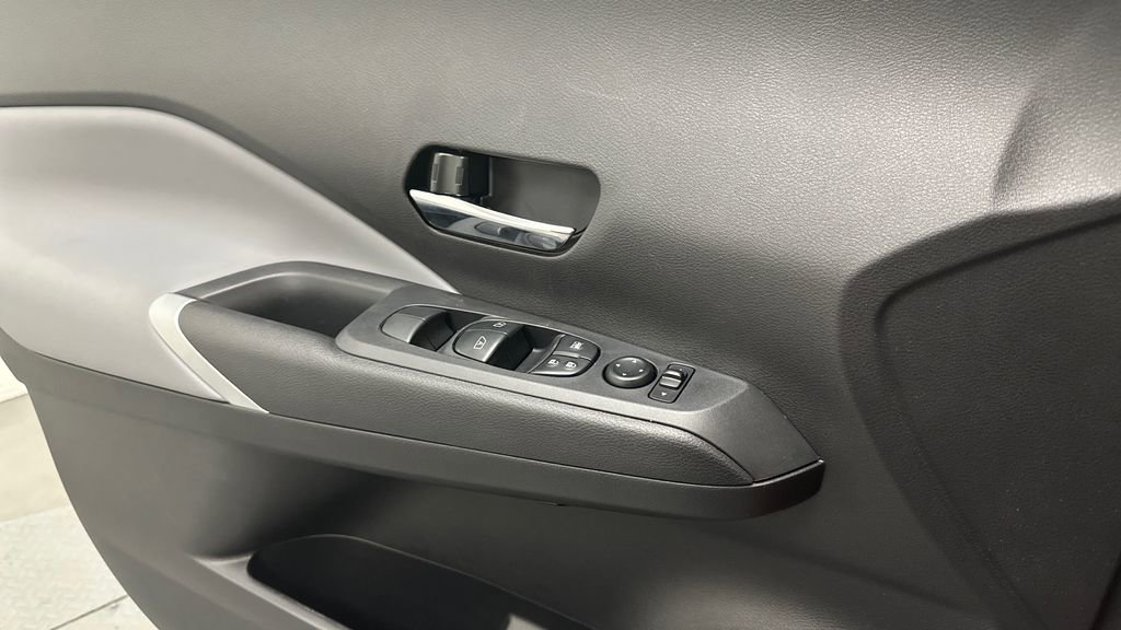 Used 2024 Nissan Kicks SR w/ SR Premium Package FWD image 19