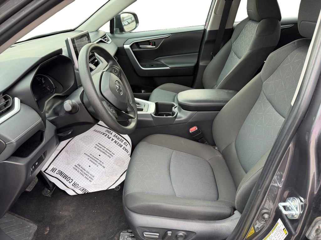 Used 2025 Toyota RAV4 XLE image 10