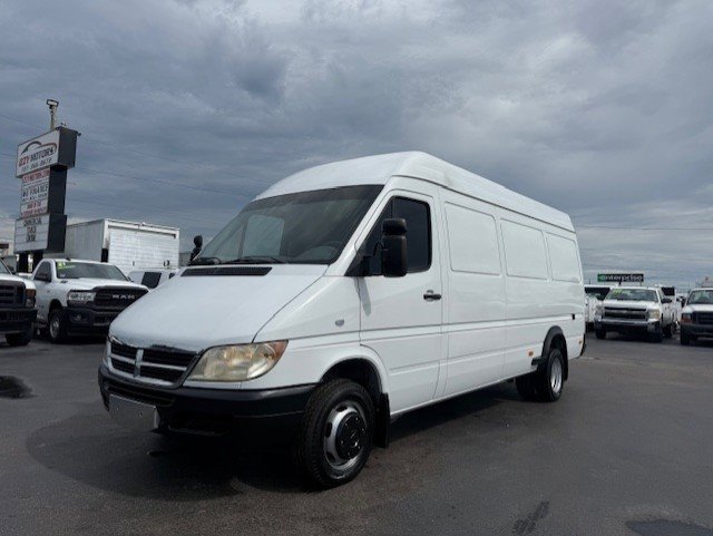 Used 2004 Dodge Sprinter 3500 RWD image 2