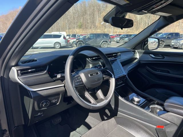 Used 2023 Jeep Grand Cherokee Altitude image 10