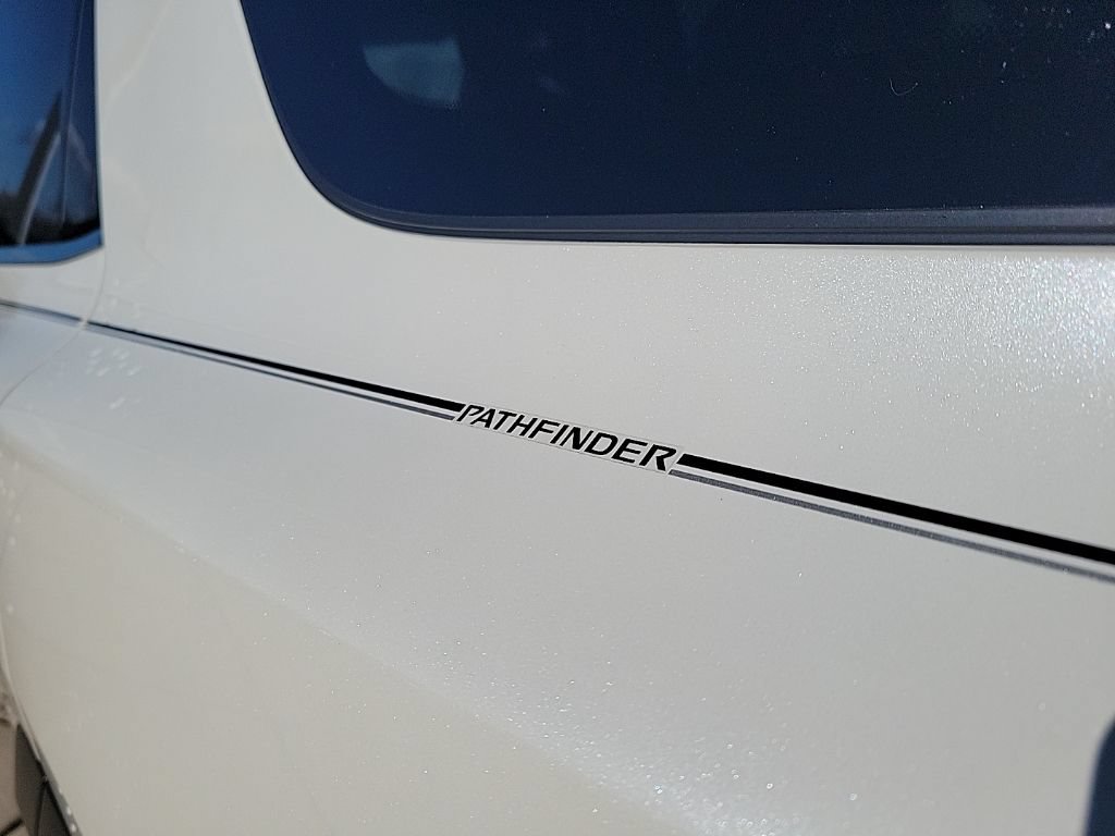 Used 2023 Nissan Pathfinder SL AWD/4WD image 11