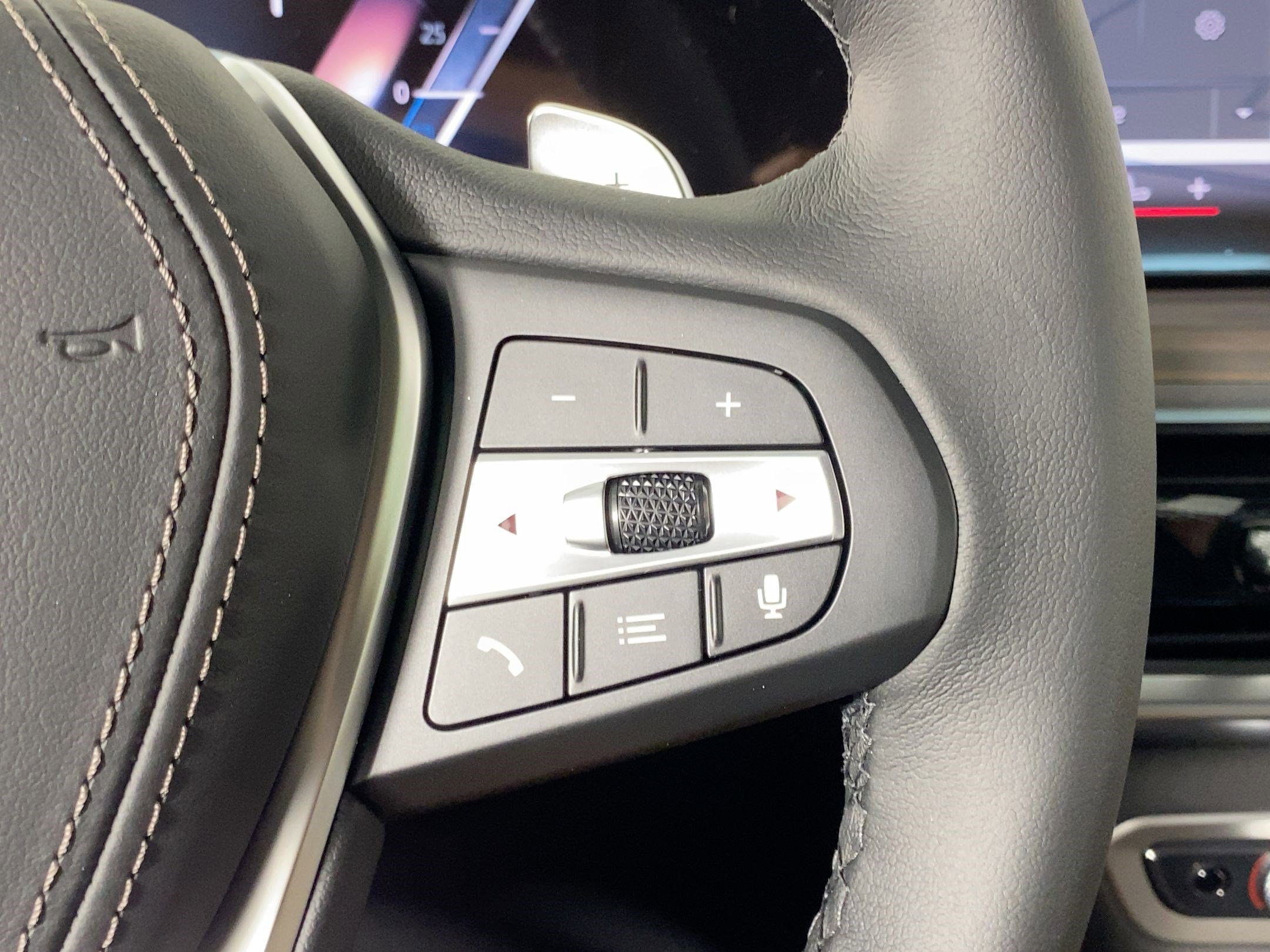 Used 2026 BMW X5 sDrive40i w/ Premium Package image 26