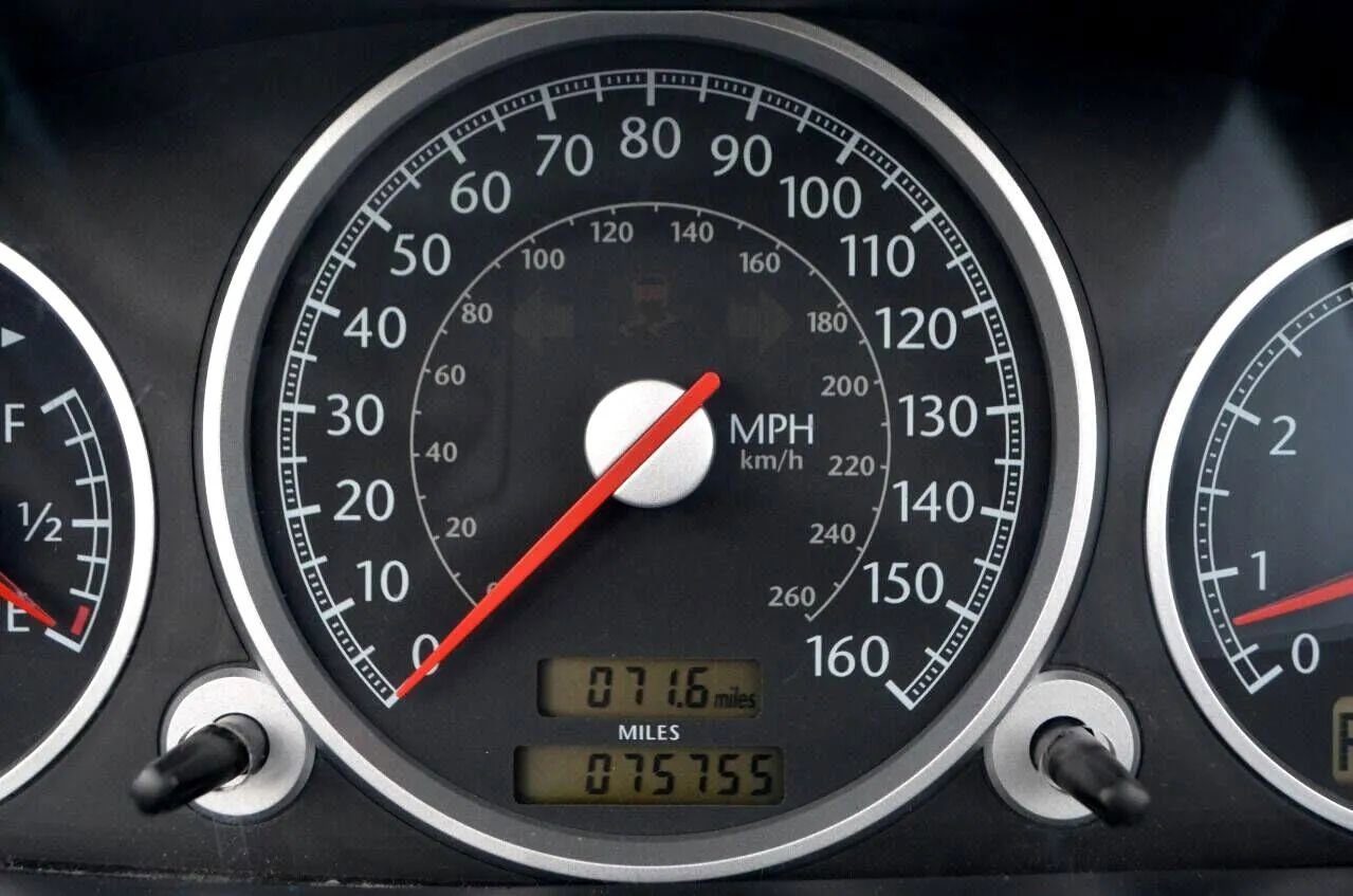 Used 2005 Chrysler Crossfire Limited image 24