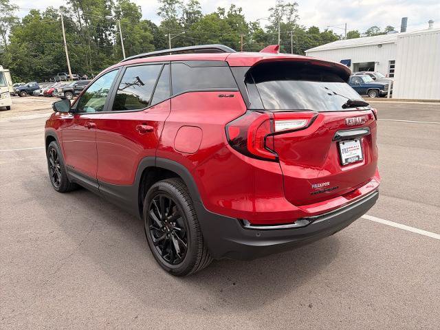 Used 2024 GMC Terrain SLE w/ Driver Convenience Package FWD image 3