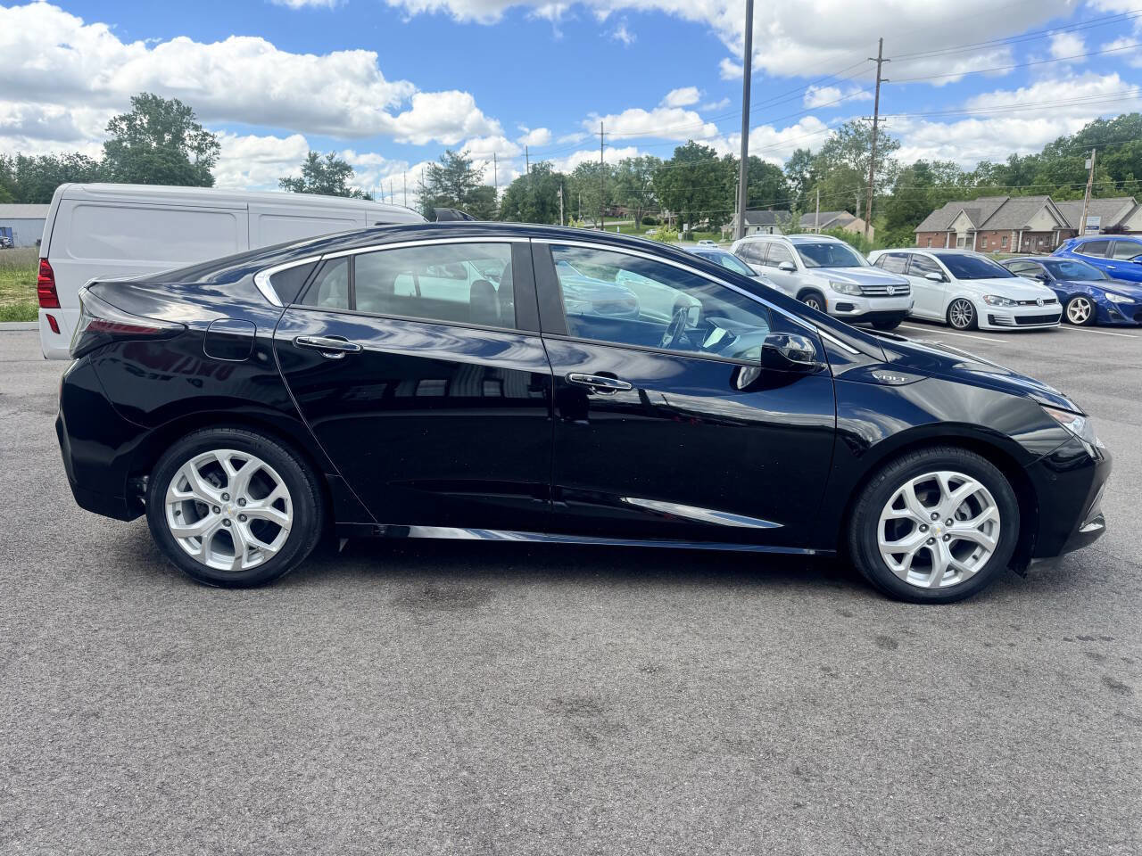 Used 2018 Chevrolet Volt Premier w/ Driver Confidence Package FWD image 5