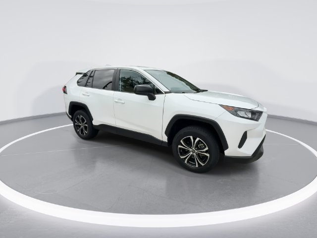 Used 2022 Toyota RAV4 LE FWD image 2