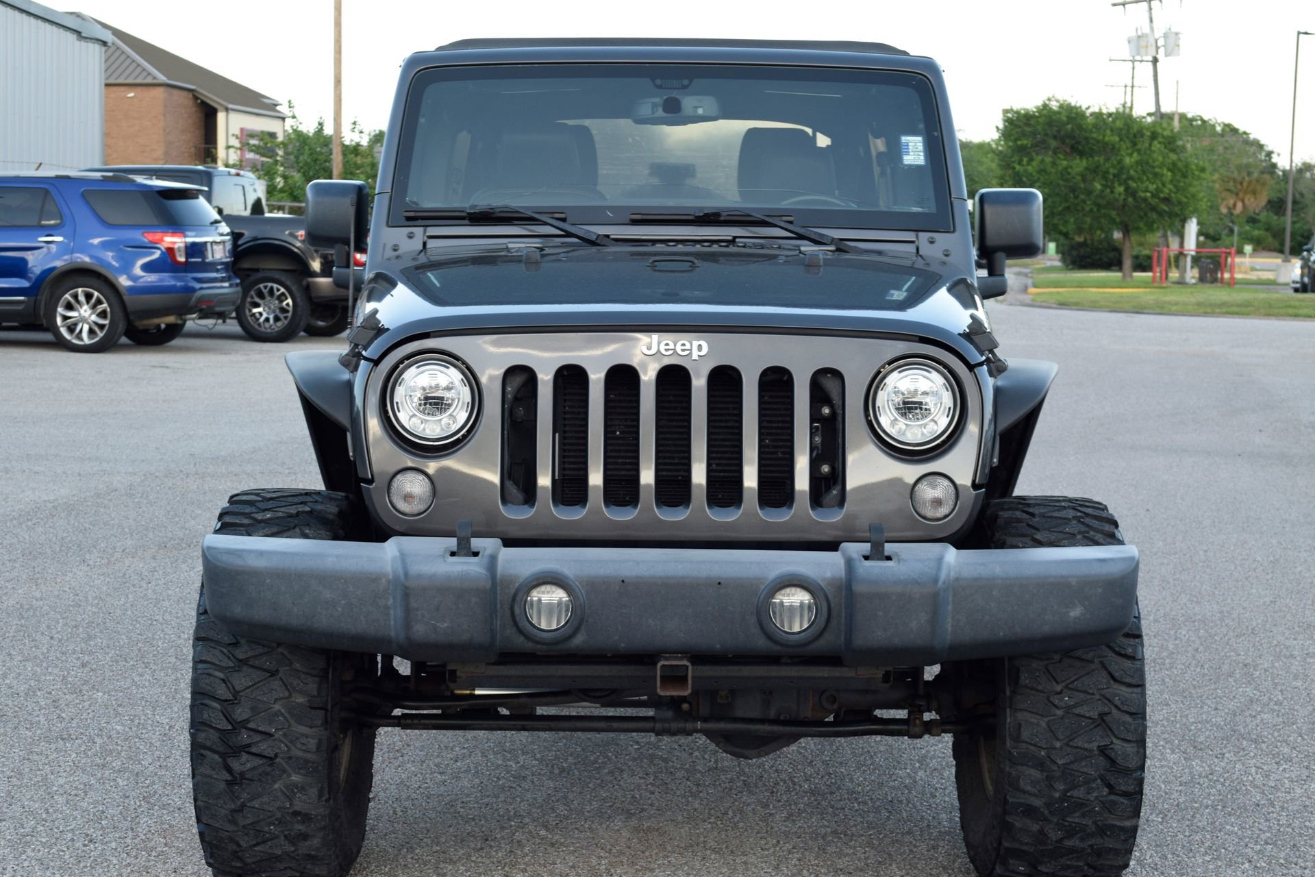 Used 2018 Jeep Wrangler Unlimited Rubicon w/ Connectivity Group image 2