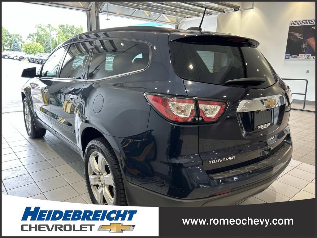 Used 2017 Chevrolet Traverse LT w/ Style and Technology Package FWD image 5