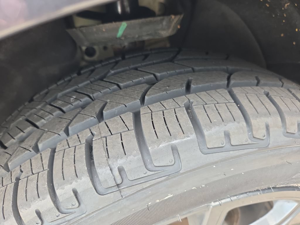 Certified 2022 Chevrolet Equinox RS w/ LPO, Floor Liner Package AWD/4WD image 32