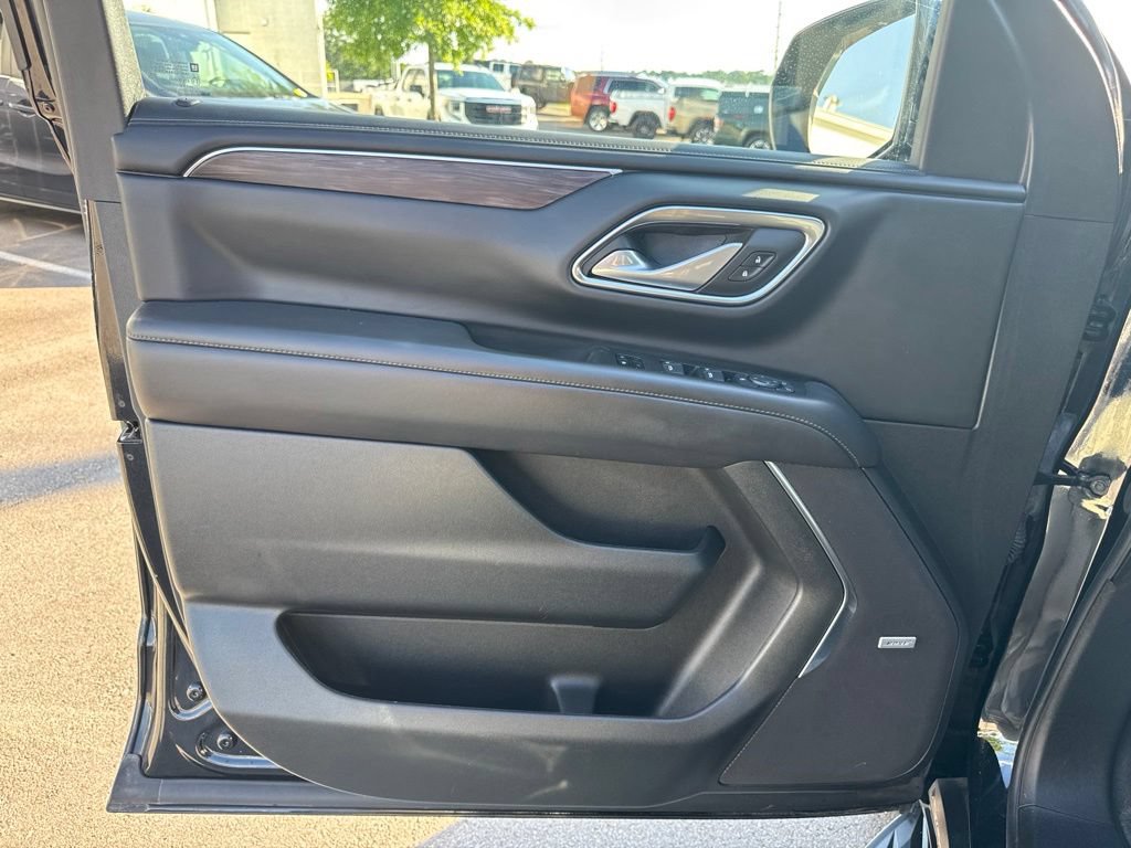 Used 2024 Chevrolet Tahoe LT RWD image 9
