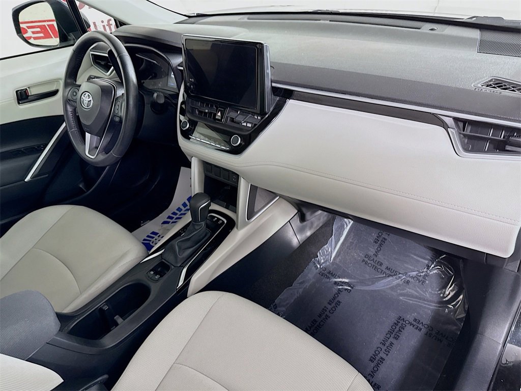 Certified 2024 Toyota Corolla Cross LE image 31