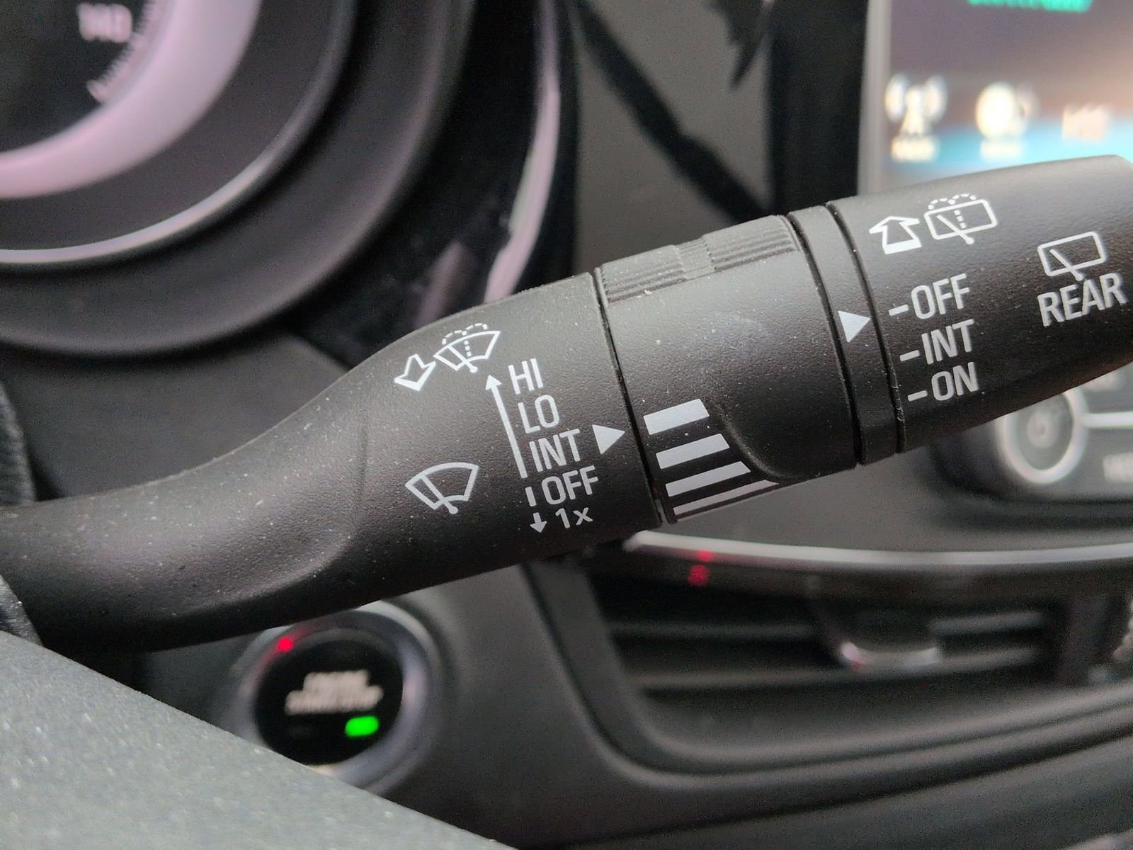 Used 2019 Buick Envision Essence image 29