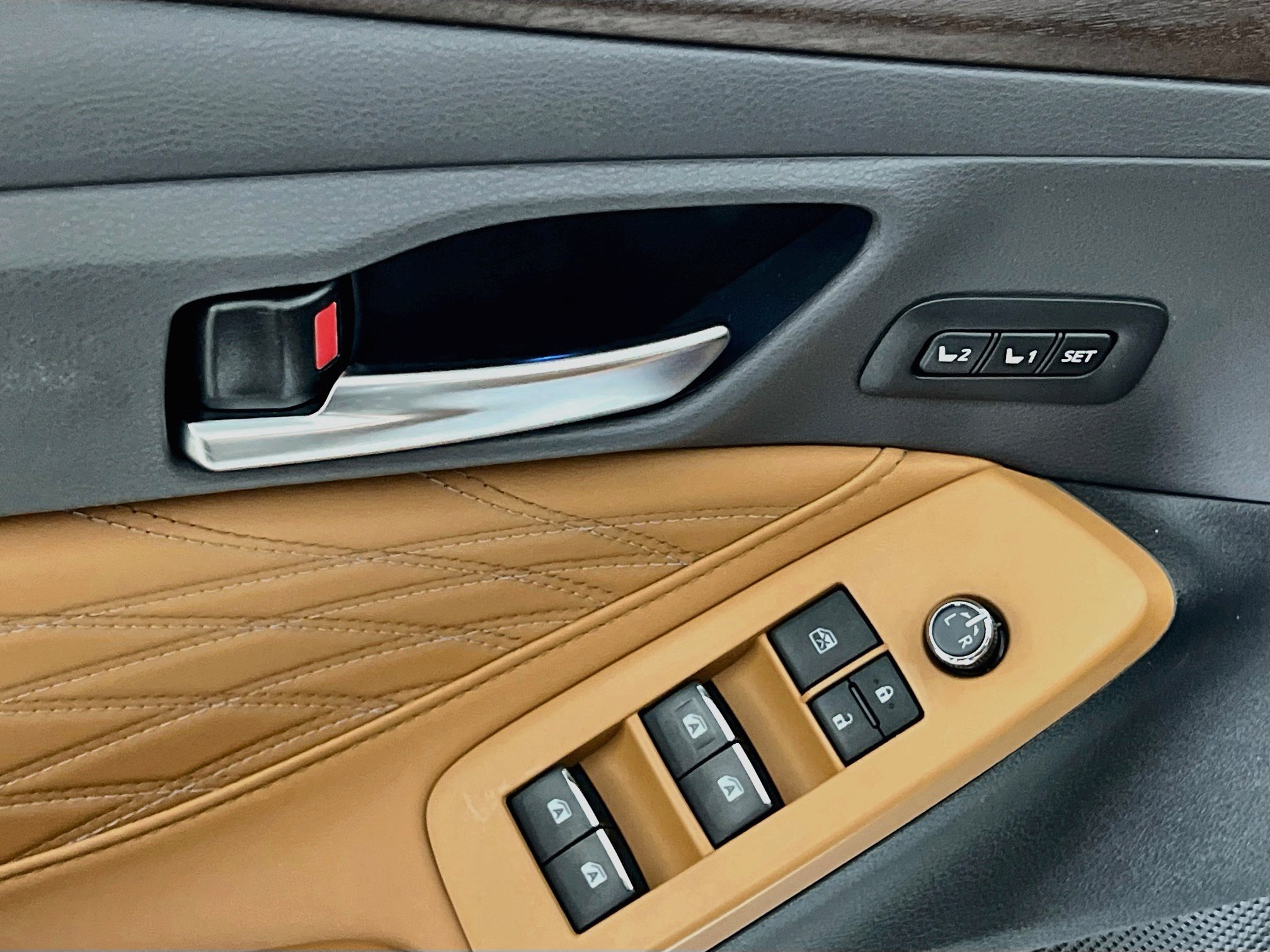 Used 2021 Toyota Avalon Limited w/ Advanced Safety Package FWD image 17