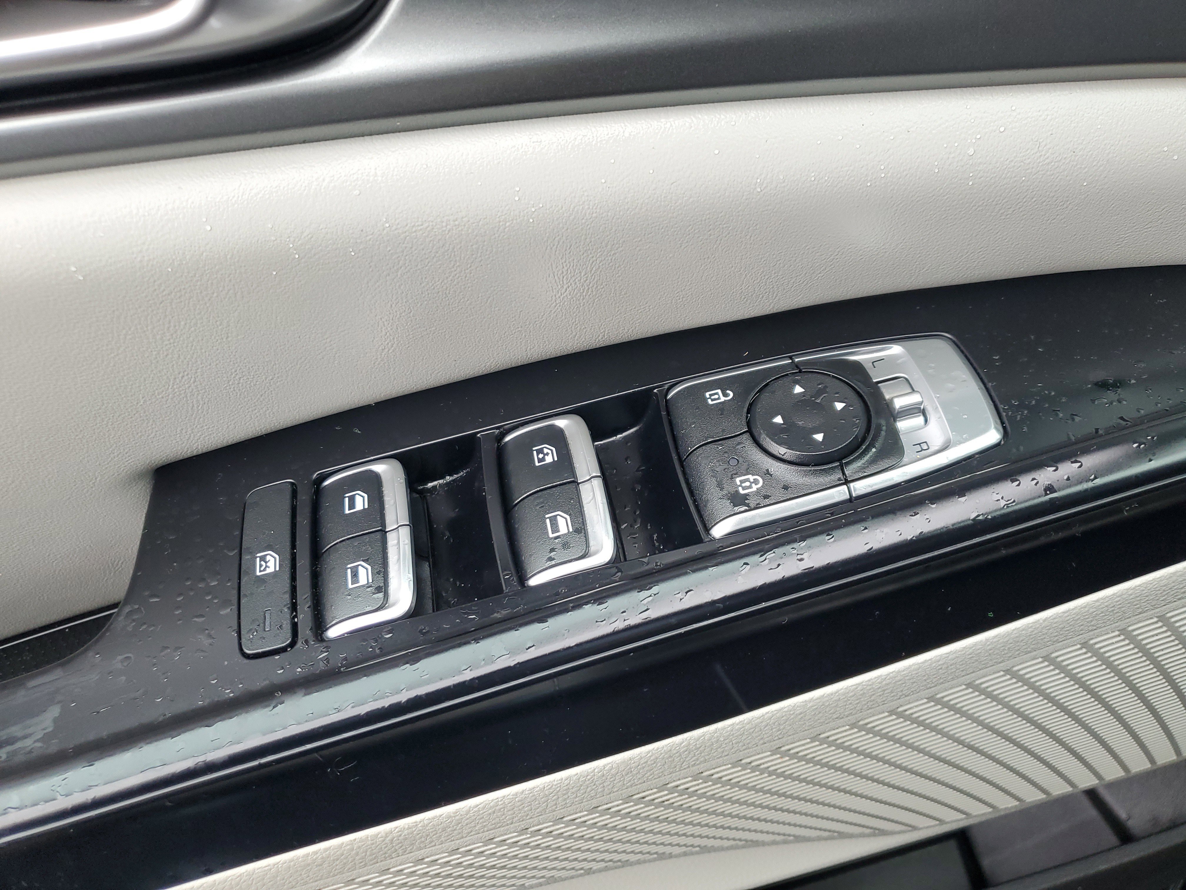 Used 2022 Kia Carnival LX image 30