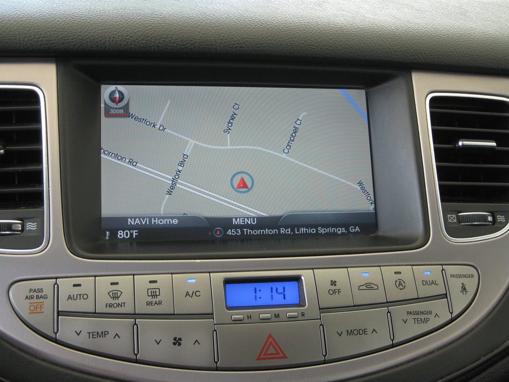 Used 2013 Hyundai Genesis 3.8 w/ Technology Pkg RWD image 15