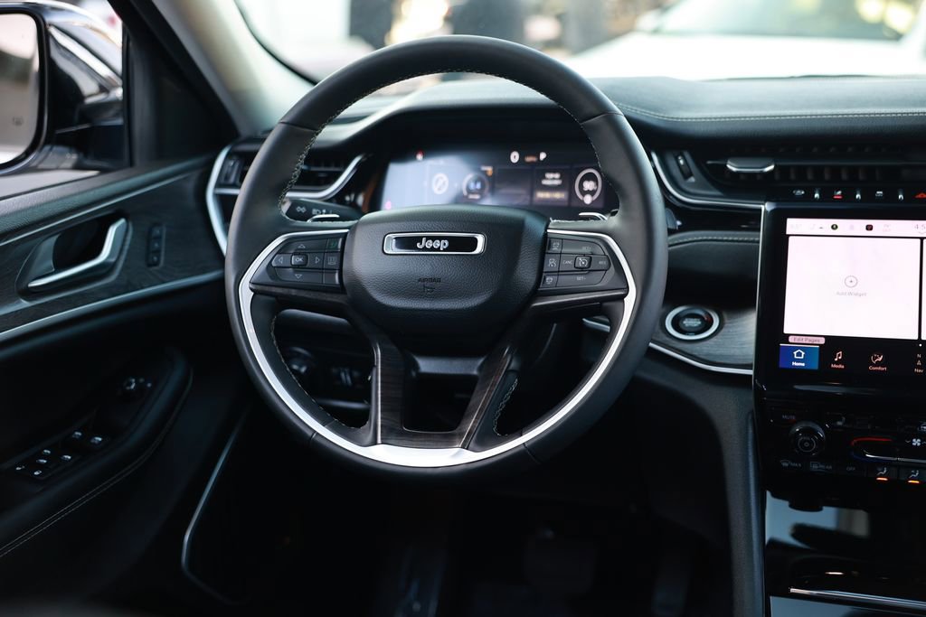 Used 2023 Jeep Grand Cherokee L Limited w/ Luxury Tech Group II RWD image 25