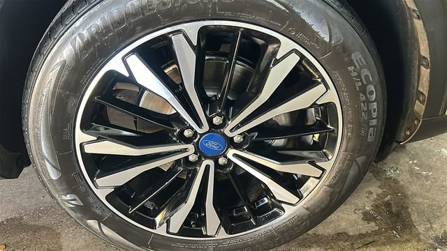 Used 2022 Ford Escape SE w/ SE Sport Appearance Package image 9