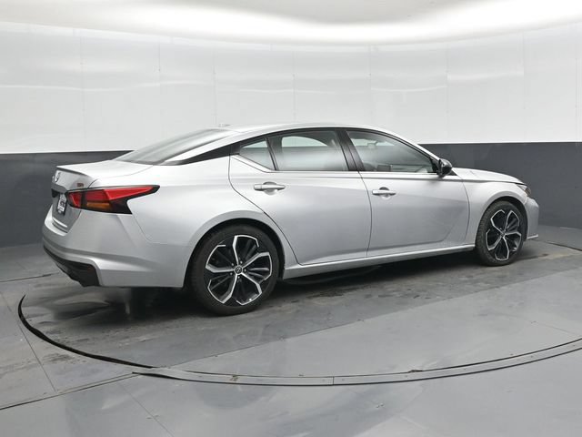 Used 2023 Nissan Altima 2.5 SR FWD image 3