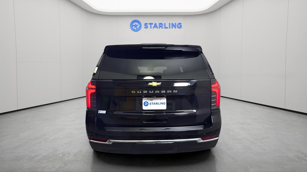 Used 2025 Chevrolet Suburban LS image 7