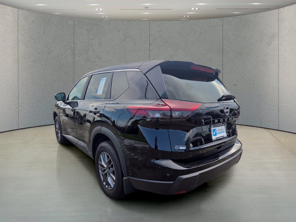 Used 2026 Nissan Rogue S FWD image 3
