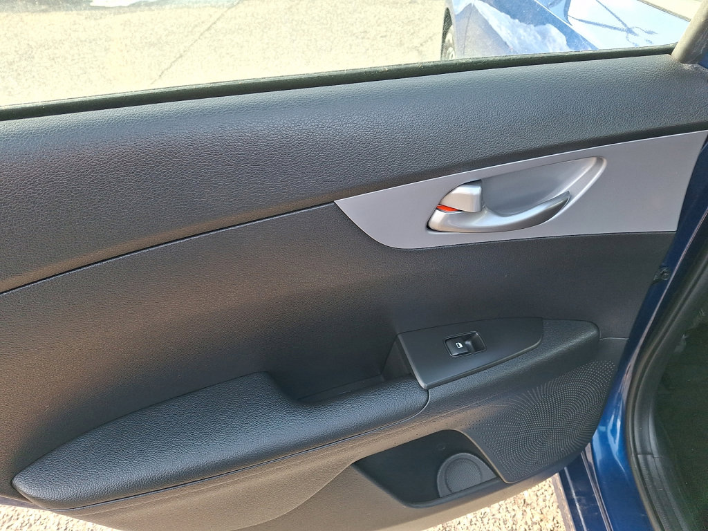 Used 2022 Kia Forte LXS image 19