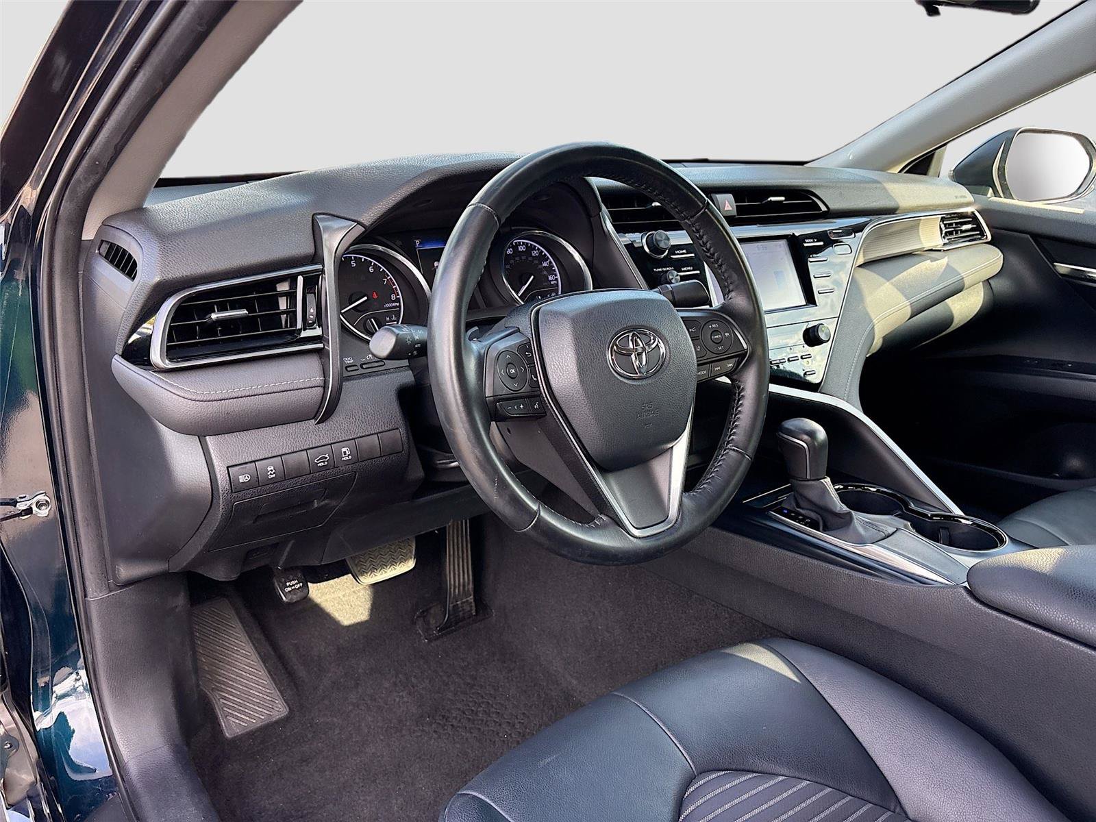 Used 2020 Toyota Camry SE FWD image 10