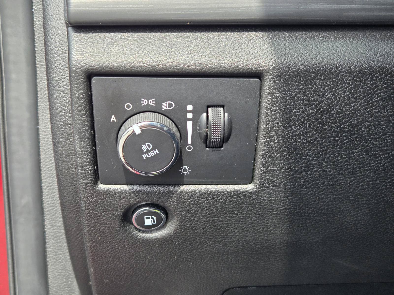 Used 2022 Jeep Grand Cherokee Laredo E RWD image 21